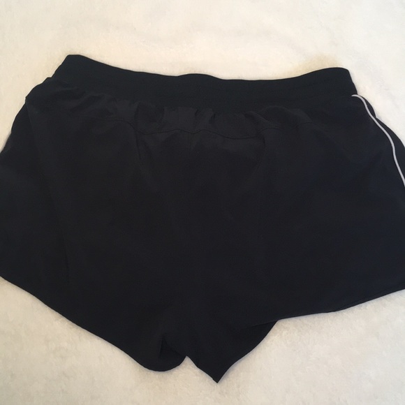 Gap Athletic Shorts - Picture 2 of 4